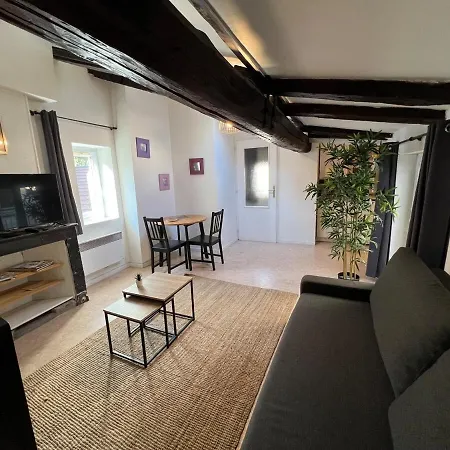Place Sainte Claire Апартаменты